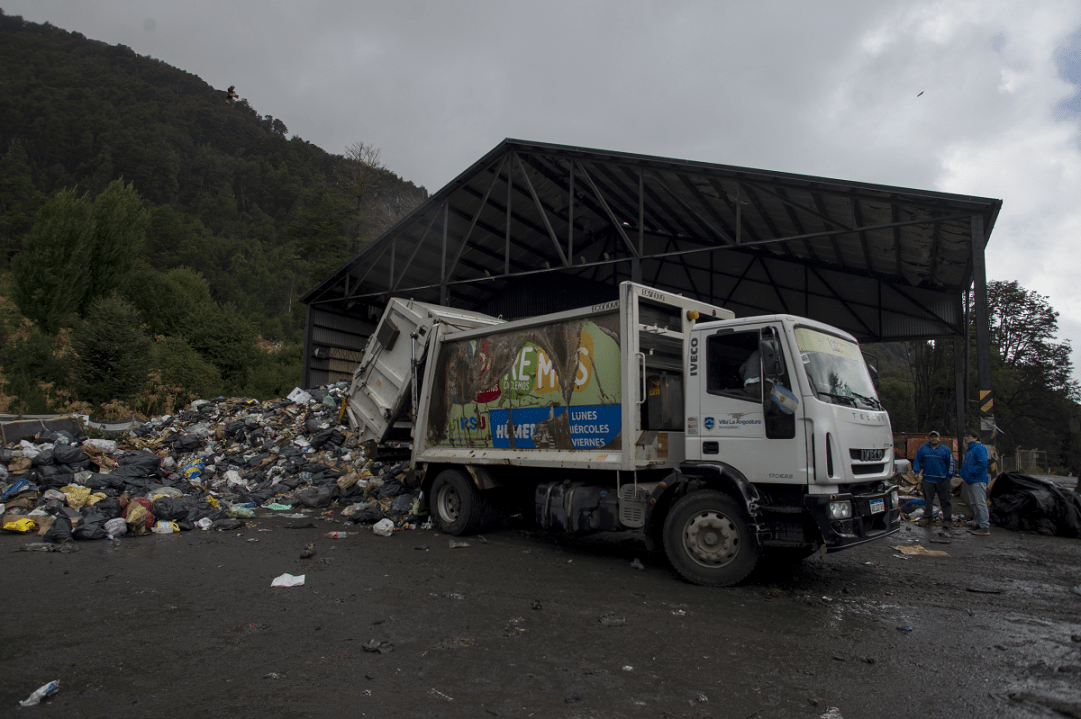 SOCIEDAD: EL DIA DESPUES DEL CUMPLEAÑOS LA GESTION DE RESIDUOS EN ANGOSTURA ENTRO EN CRISIS