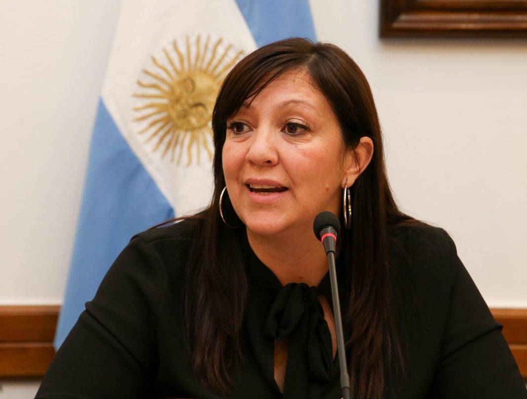 EDUCACION: EL GOBERNADOR ESTA INSISTIENDO CON EL EQUIPO DE CONDUCCION DE I.N.E.T. PARA QUE CUMPLA CON EL COMPROMISO DE LAS 7 ESCUELAS TECNICAS PARA LA PROVINCIA (MINISTRA DE EDUCACION SOLEDAD MARTINEZ)