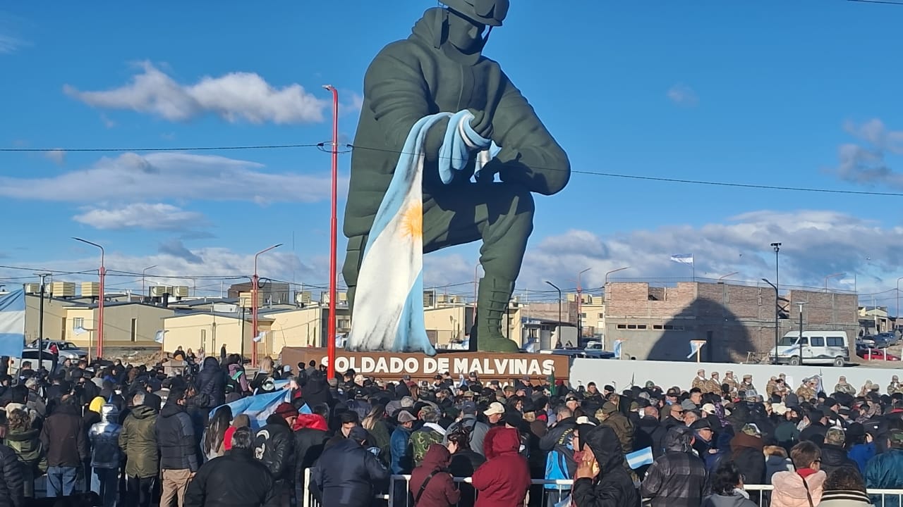 SOCIEDAD: EMOTIVA INAUGURACION DEL MONUMENTO AL VETERANO DE MALVINAS EN ZAPALA