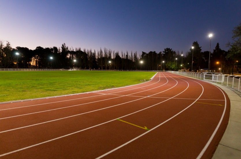 DEPORTES: NUEVO INCONVENIENTE EN LA PISTA DE ATLETISMO, NO HAY LUZ