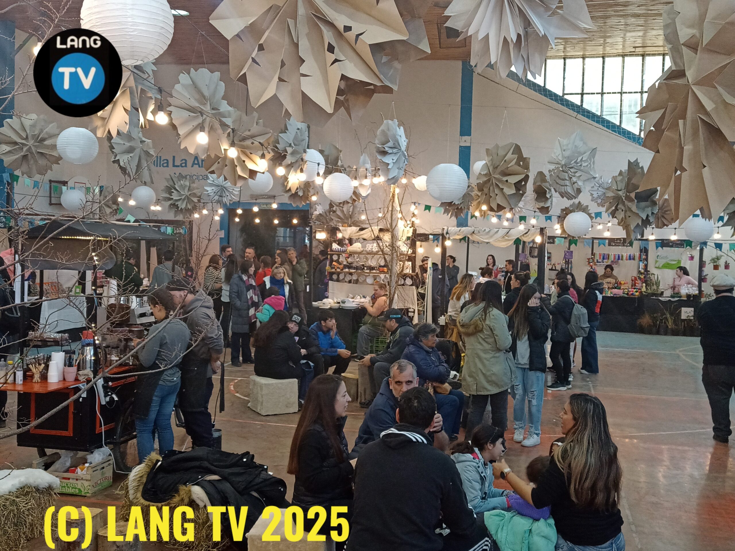 SOCIEDAD: EXITOSO INICIO DE LA FERIA INVERNAL DE EMPRENDEDORXS
