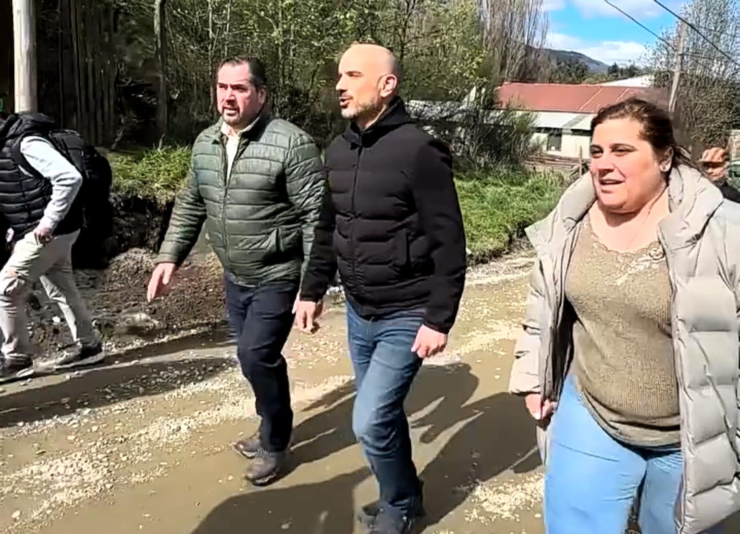 POLITICA: OUSSET, DE CAMPAÑA EN ANGOSTURA