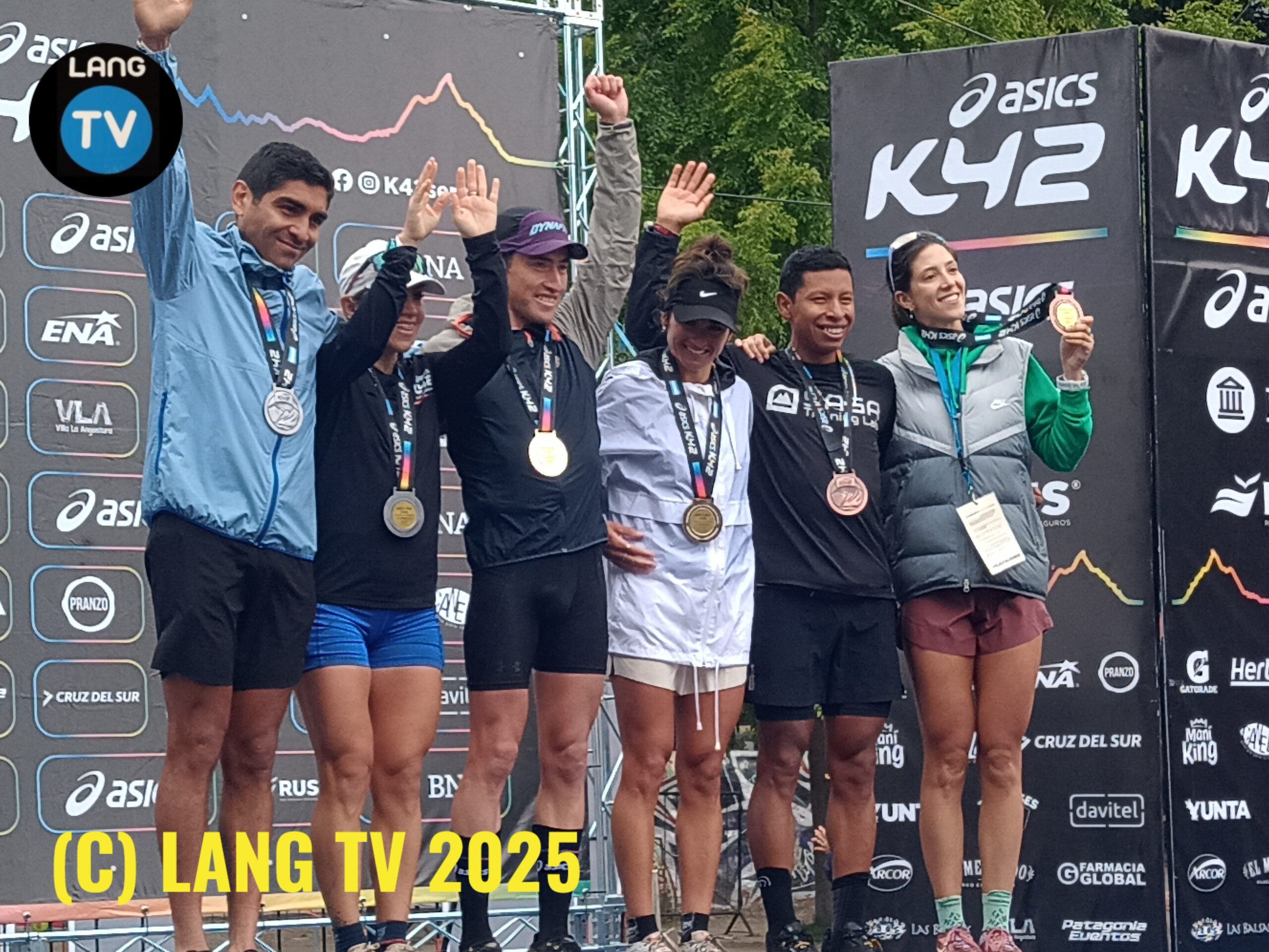 DEPORTES: ASICS K42, CON COLOR CHILENO