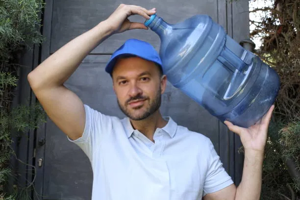 MUNICIPALIDAD: NARETTI A CARGO DE SERVICIOS PUBLICOS, PROVISORIAMENTE