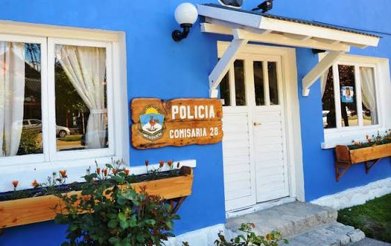 SOCIEDAD: LLEGA PAPA NOEL A LA COMISARIA 28 DE ANGOSTURA, VENI A VISITARLO