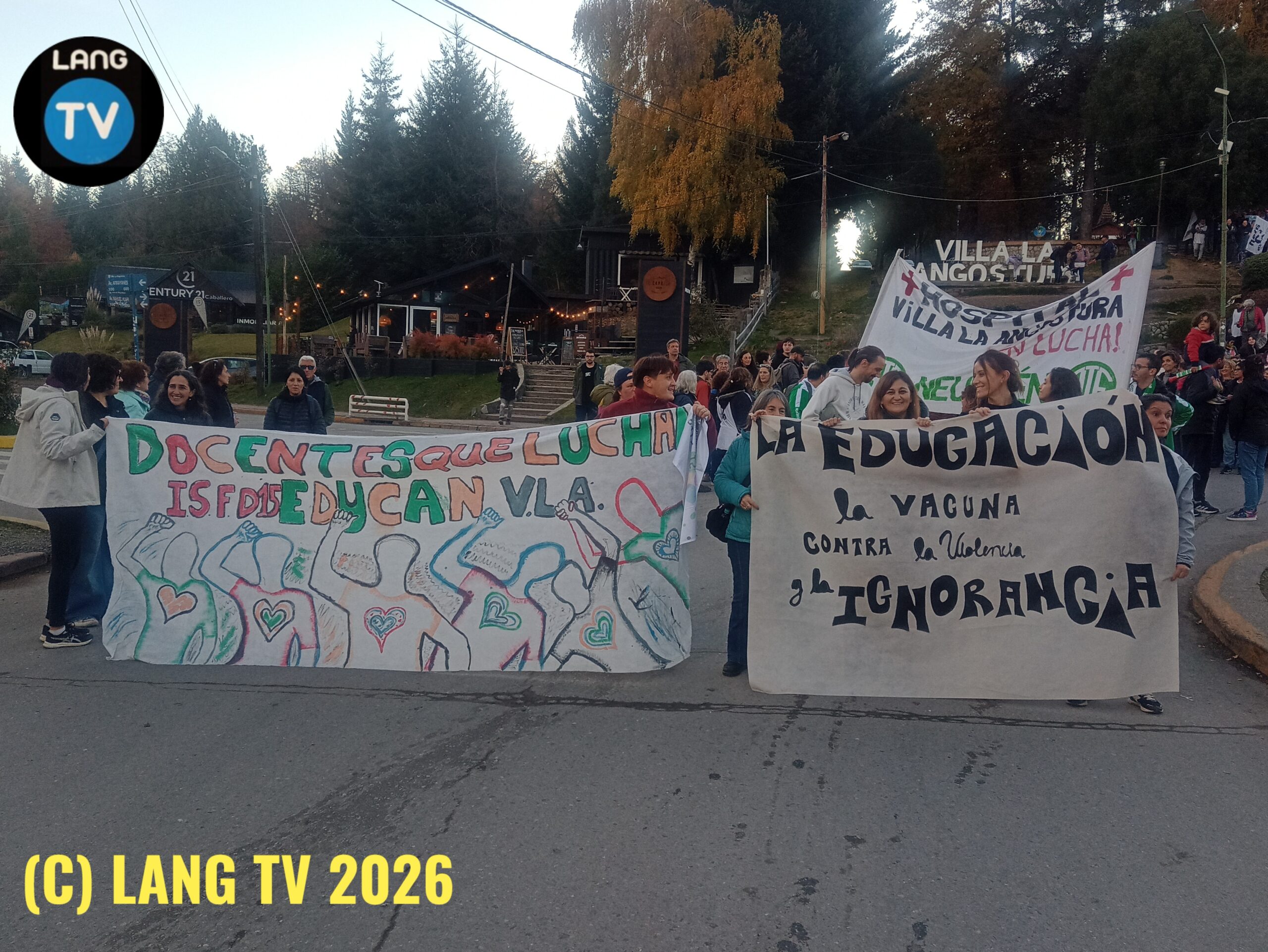 EDUCACION: MULTITUDINARIO RECLAMO POR LA UNIVERSIDAD PUBLICA EN 15 PROVINCIAS, ANGOSTURA PRESENTE