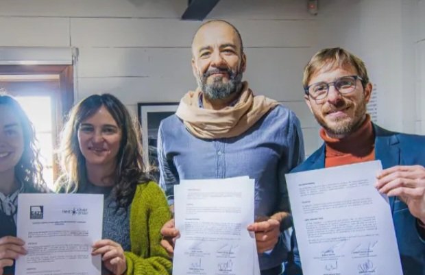 CULTURA: CRECE EL INTERCAMBIO CULTURAL DE AGOSTURA CON CHILE, ZERNERI FIRMA ACUERDO CON INSTITUCION TRASANDINA