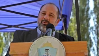 POLITICA: ESCANDALO EN EL PERONISMO NEUQUINO, PRESIDENTE VIOLENTO U OPERACION POLITICA?