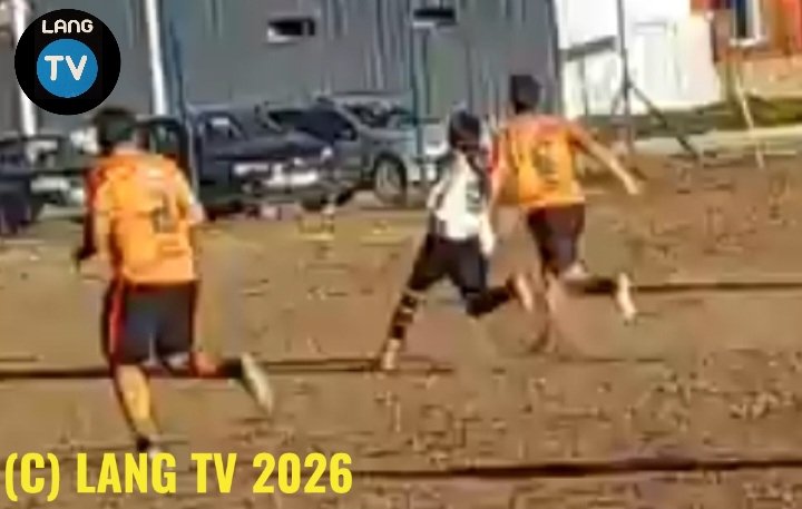DEPORTES: CON UN ARBITRO QUE NO LE COBRO 2 PENALES Y SUS DISTRACCIONES DEFENSIVAS, PIEDRITAS CAYO NUEVAMENTE (1-3 CON PUERTO)